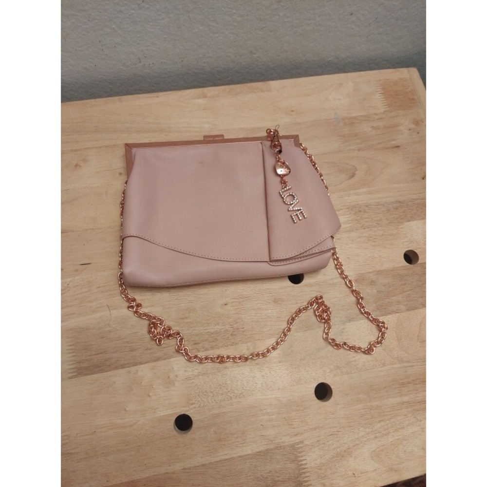 Guess Womens Pink Leather Studded Inner Pockets Chain Strap‎ Clutch Handbag